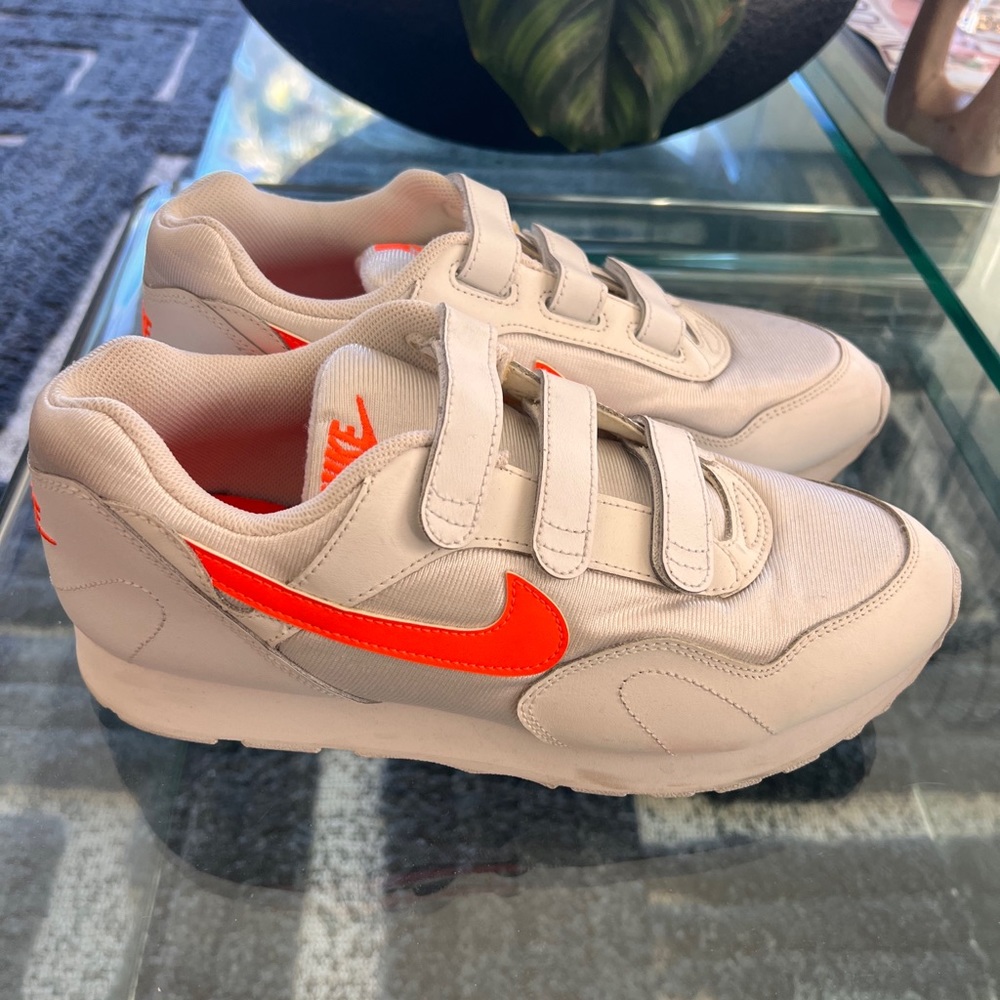 Nike outburst Velcro sneaker